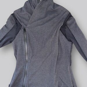 Lululemon black and dark gray Striped lightweight crossover Jacket
